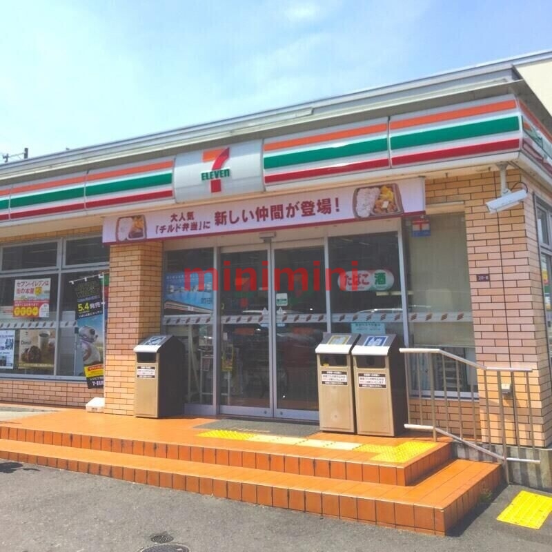 コンビニ　セブンイレブン阪急富田駅北口店（コンビニ）まで258m