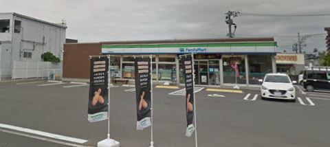 コンビニ　ファミリーマート清武加納店（コンビニ）まで734m