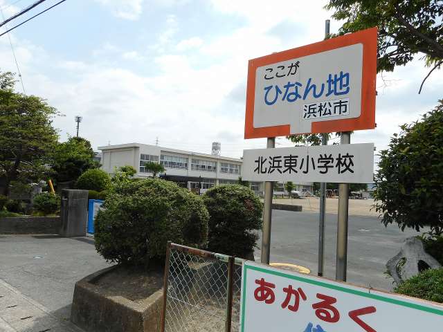小学校　北浜東小学校（小学校）まで790m