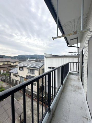 バルコニー　同じ建物の違うお部屋の写真です。現況を優先します。