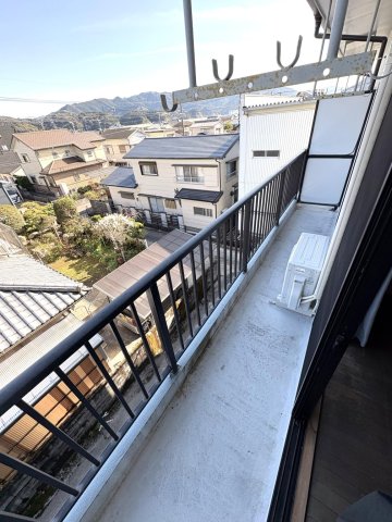 バルコニー　同じ建物の違うお部屋の写真です。現況を優先します。