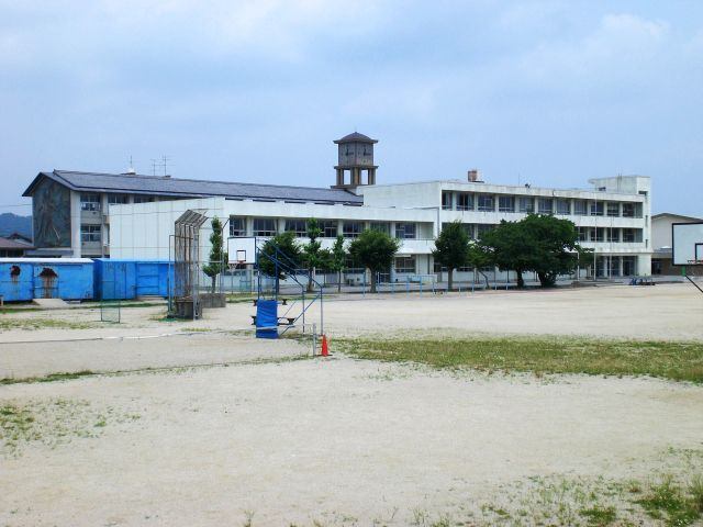 中学校　垂井町立不破中学校（中学校）まで1342m