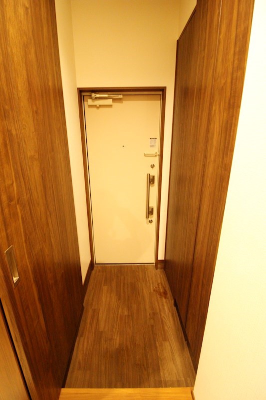 玄関　玄関回りも広々しています♪