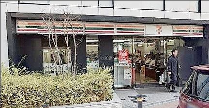 コンビニ　セブンイレブン港区赤坂駅南店（コンビニ）まで490m