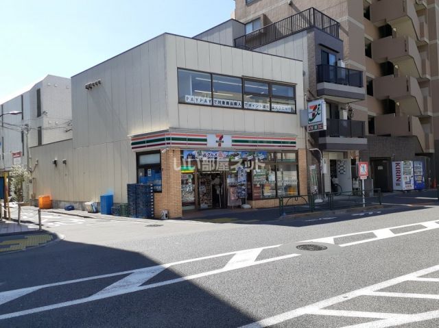 コンビニ　セブンイレブン北新宿一丁目大久保通り店（コンビニ）まで351m