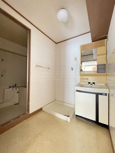 洗面設備　退去して間もない部屋の為、類似の部屋の写真を添付しています。