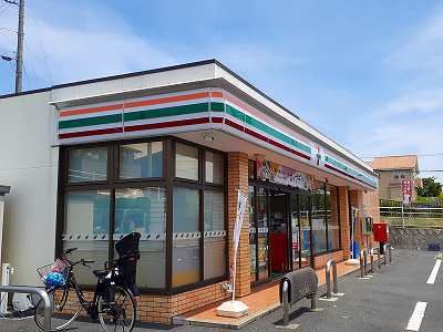コンビニ　セブンイレブン（コンビニ）まで450m