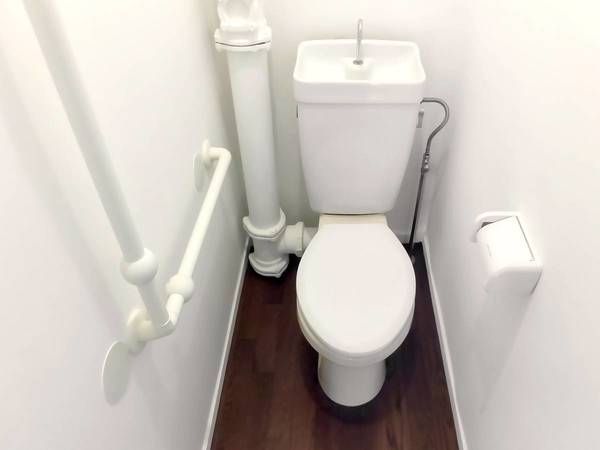 トイレ　※掲載写真は、同タイプの別部屋写真です。