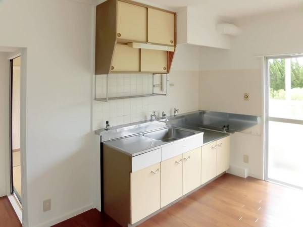 キッチン　※掲載写真は、同タイプの別部屋写真です。