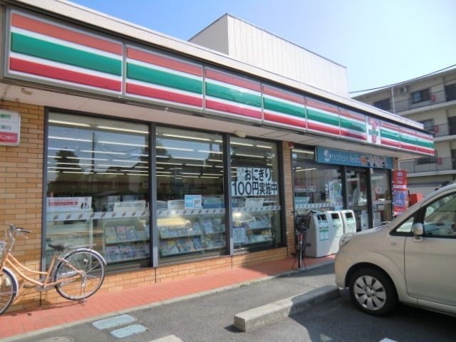 コンビニ　セブンイレブン三郷戸ヶ崎１丁目店（コンビニ）まで273m