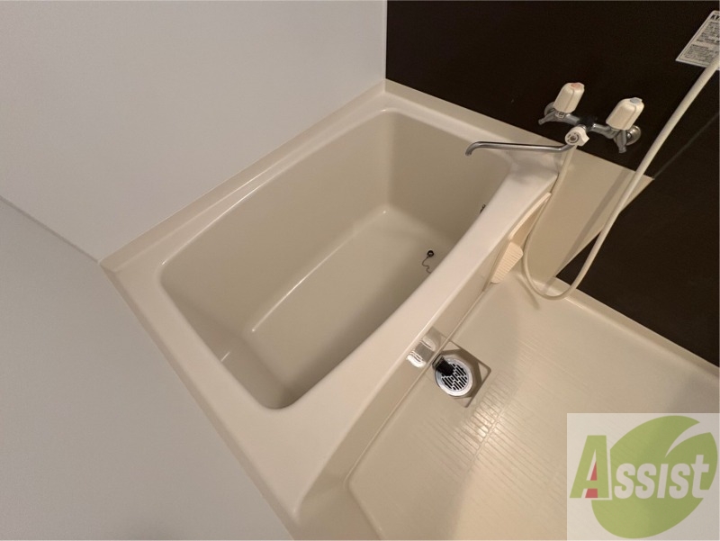 バス・シャワールーム　お風呂になります。一日の疲れを癒してくださいね。