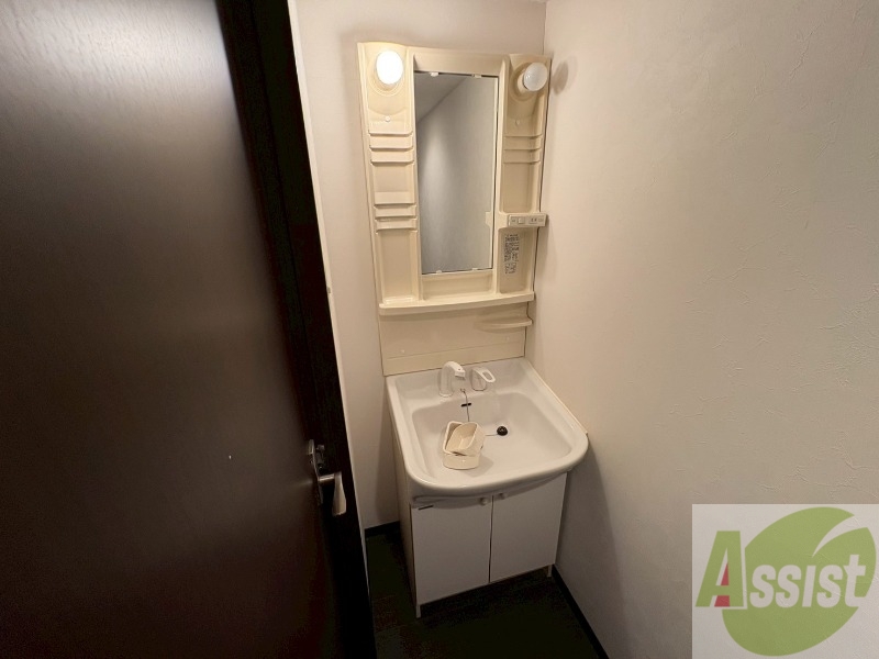 洗面設備　こちらに洗面台があります。朝の洗顔はこちらで。