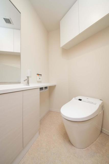 トイレ　※写真は同タイプ住戸です。