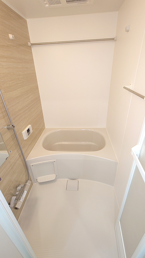 バス・シャワールーム　アクセント壁で気分も明るく