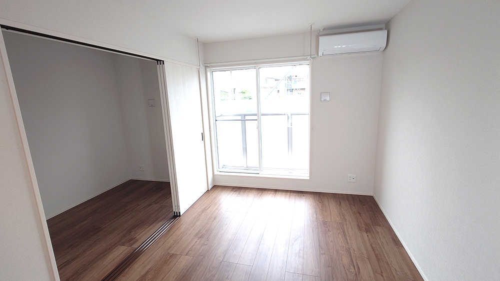 居室・リビング　前面建物なしで明るさ十分