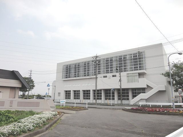 中学校　穂積北中学校（中学校）まで550m