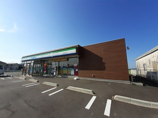 コンビニ　ファミリーマート古川鶴ヶ埣店（コンビニ）まで1400m
