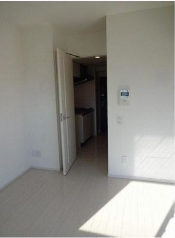 居室・リビング　白を基調とした室内