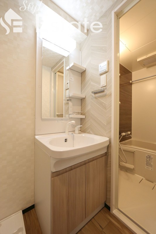 洗面設備　同仕様内装