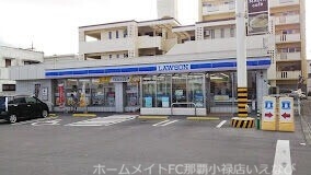 コンビニ　ローソン沖縄美原三丁目店（コンビニ）まで520m