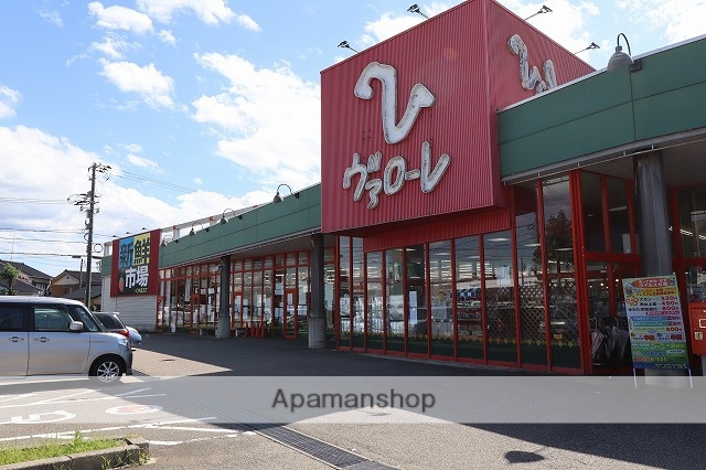 スーパー　ヴァローレ砺波店（スーパー）まで359m