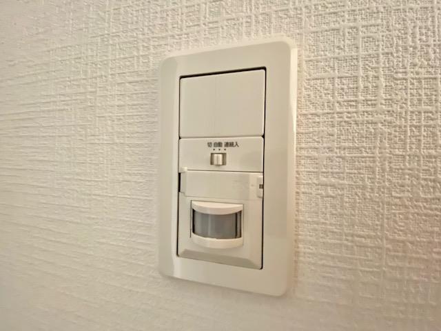 その他設備　玄関　人感センサー