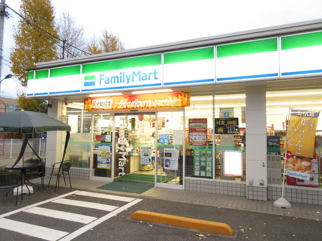 コンビニ　ファミリーマート浮間中央通り店（コンビニ）まで149m