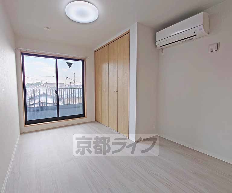 居室・リビング　ひろびろとした居室です。ゆったりくつろげますね。