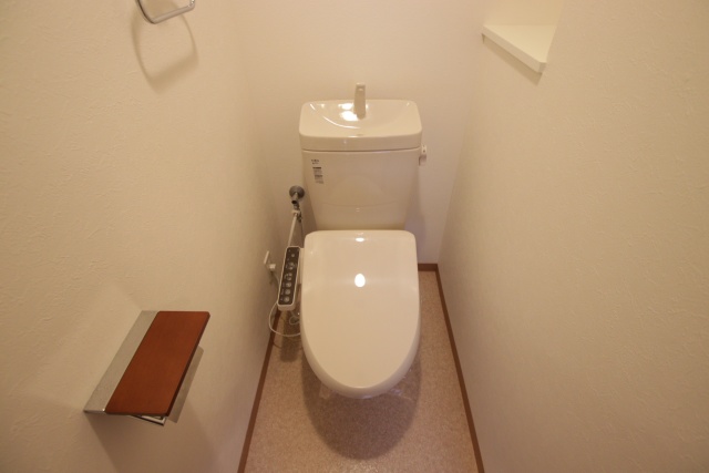 トイレ　※別室の参考写真の為、現況優先です。