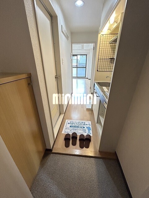 玄関　※別部屋参考写真