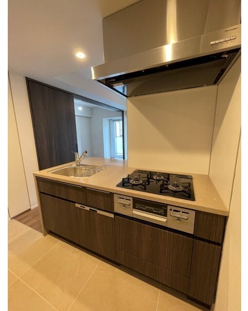 キッチン　周りを見渡しながら調理のできるカウンターキッチンです♪