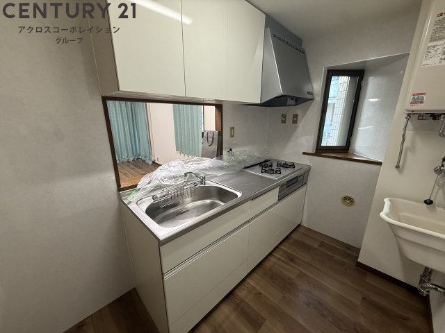 キッチン　3口ガスコンロ付で機能的なキッチンです！