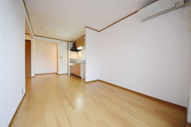 居室・リビング　開放的なリビングです♪