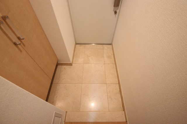 玄関　※別号室の参考写真、現況優先※