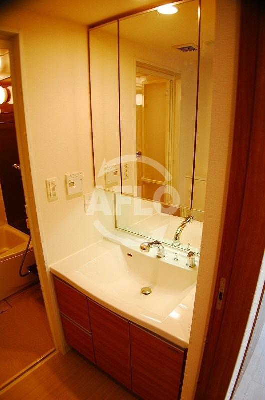 洗面設備　プレサンス難波セレクト　独立洗面台