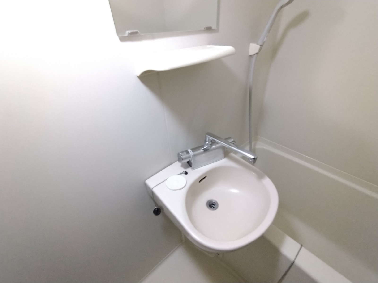 洗面設備　他のお部屋の参考写真となります。