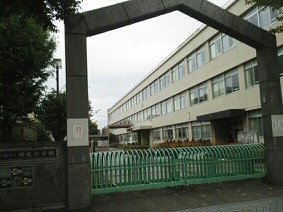 小学校　綾瀬市立綾北小学校（小学校）まで150m