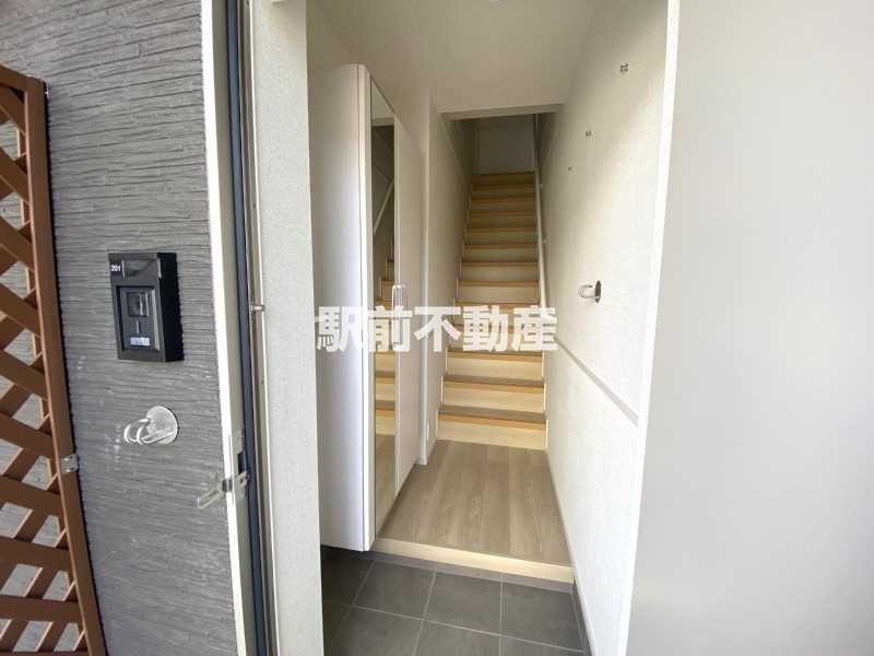 玄関　別建物同間取り