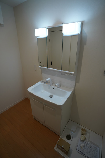 洗面設備　同じ敷地内の別の部屋