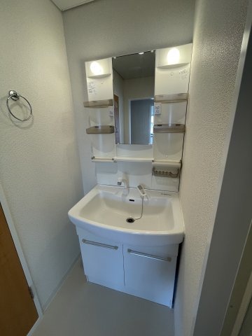 洗面設備　スペースが確保できる洗面所です