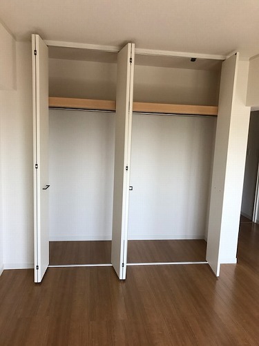 その他　大型クローゼットに交換しています♪