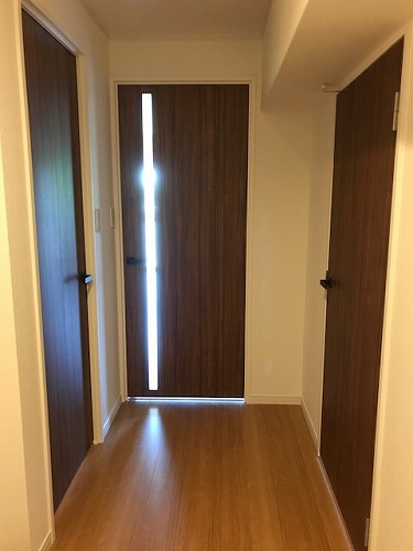 玄関　扉も全て交換しています♪