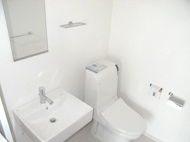 トイレ　★ウォシュレット付きのトイレです★