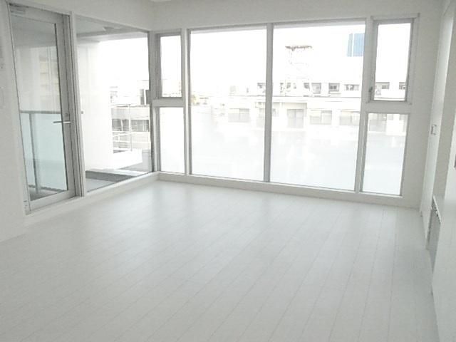 居室・リビング　★開放的な洋室１０．８帖です★