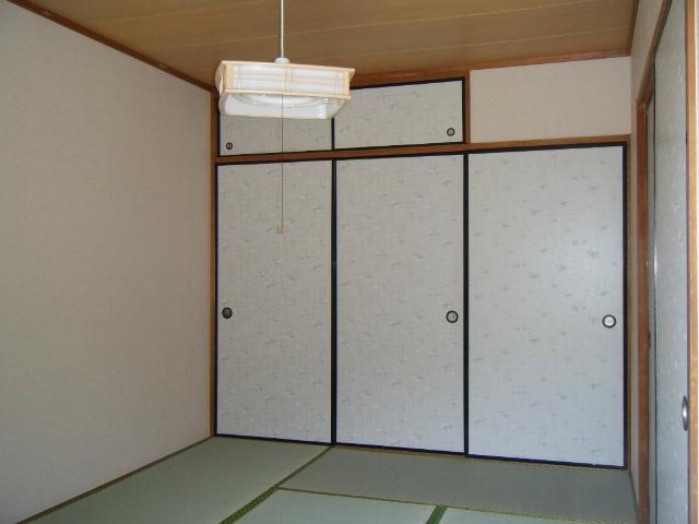 収納　和室（テラス側より）