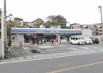 コンビニ　ローソン 横浜片倉四丁目店（コンビニ）まで23m