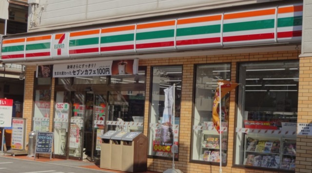 コンビニ　セブンイレブン尼崎常光寺3丁目店（コンビニ）まで677m