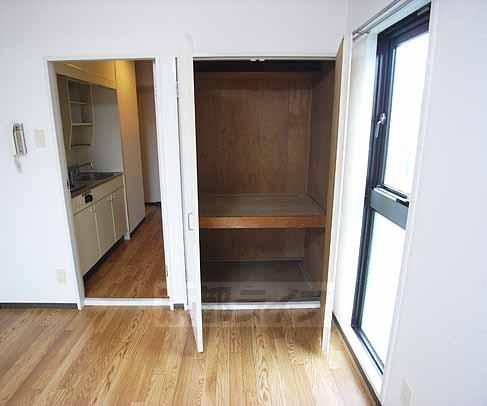 収納　お荷物はこちらへ