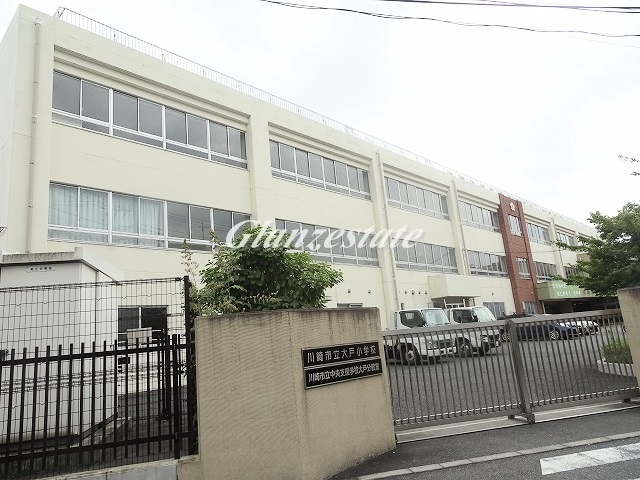 小学校　川崎市立大戸小学校（小学校）まで852m