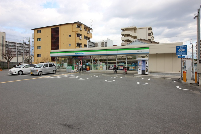 コンビニ　ファミリーマート矢田１丁目店（コンビニ）まで290m